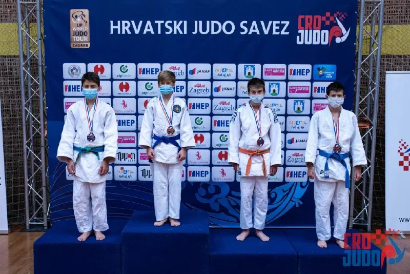 Lovro Špoljarić Slika Postolja