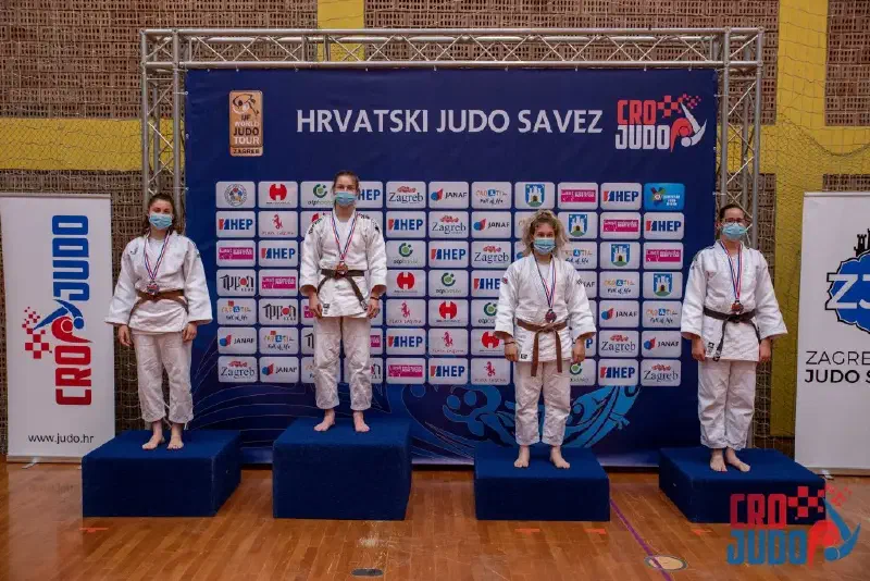 Kaja Špoljarić Slika Postolja