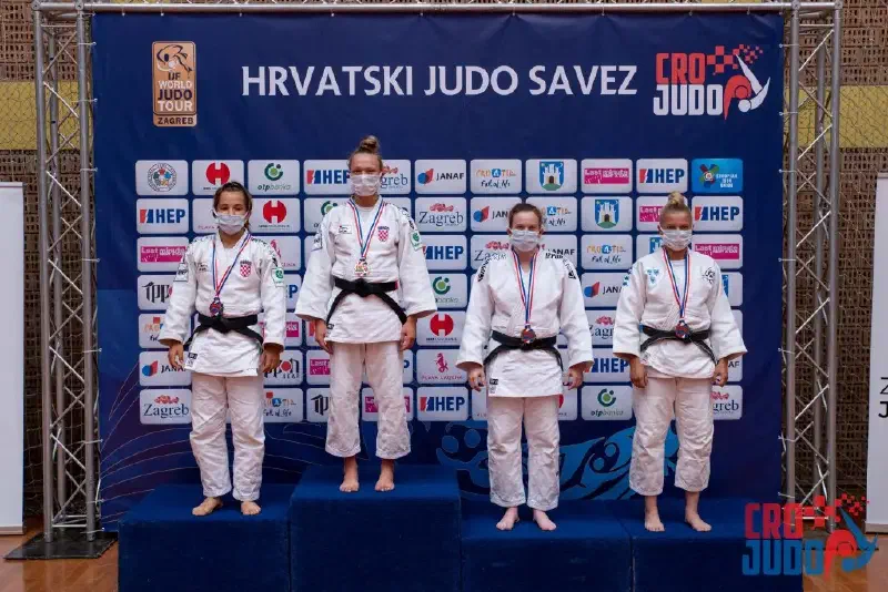 Dora Bortas Slika Postolja