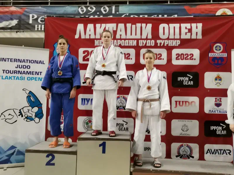 Dora Bortas Slika Postolja